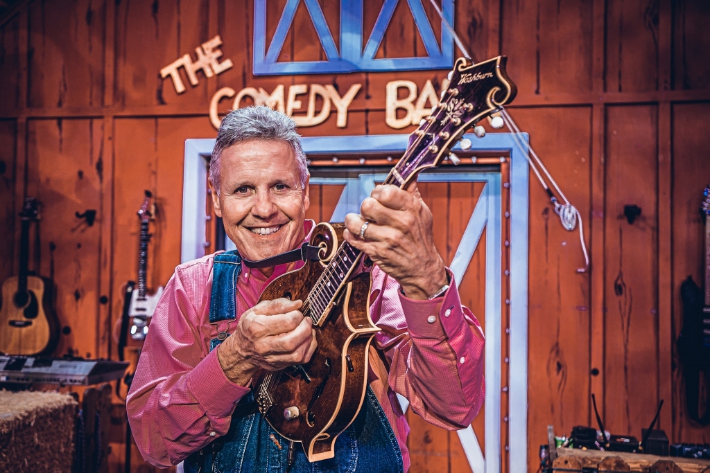 musician at Comedy Barn