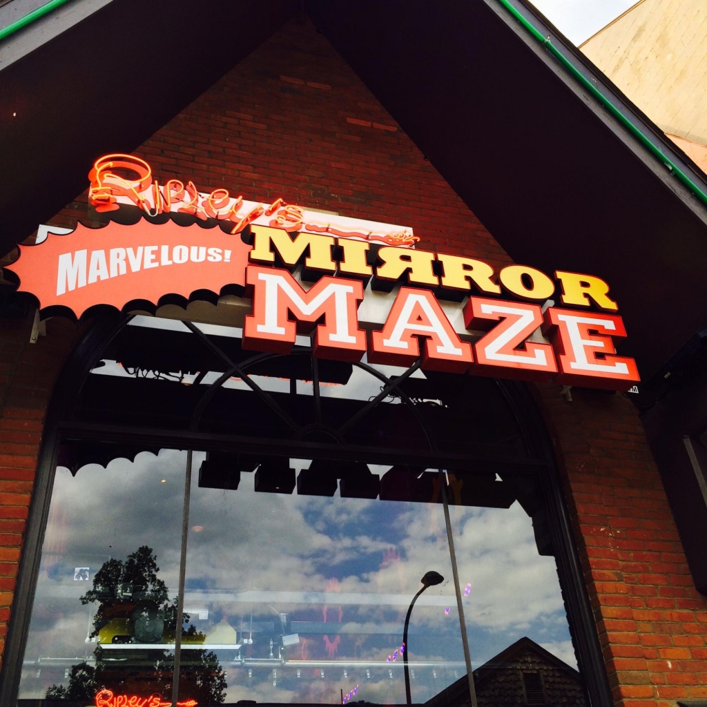 Ripley's Marvelous Mirror Maze