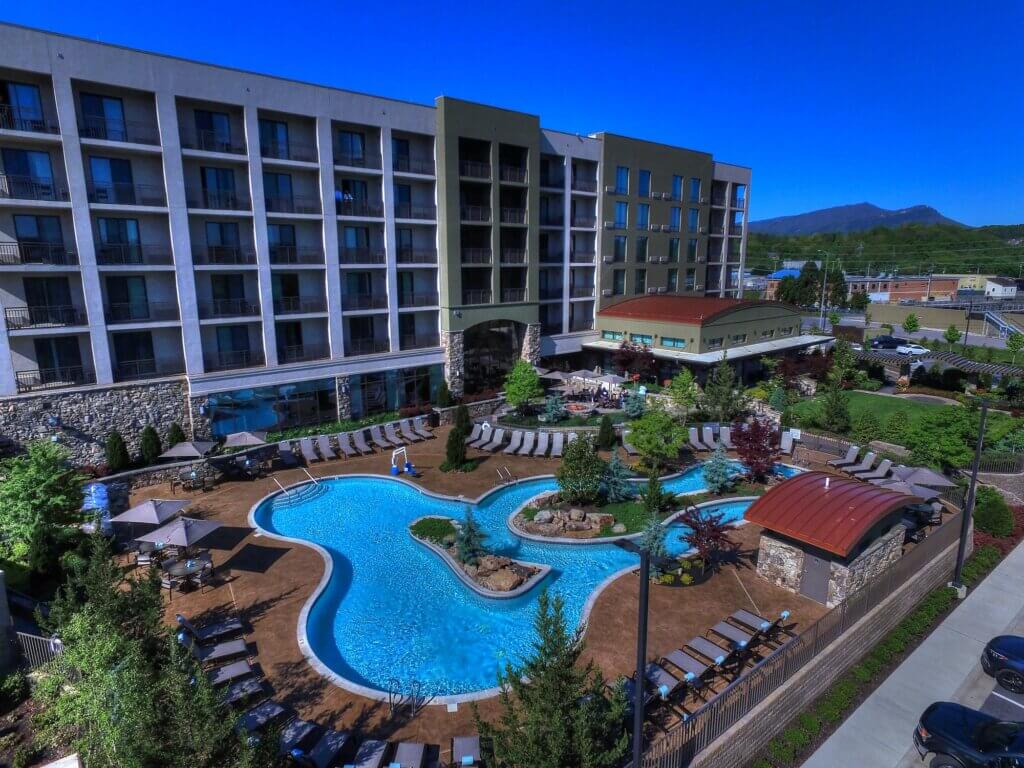 Pigeon Forge hotels with lazy rivers and outdoor pools