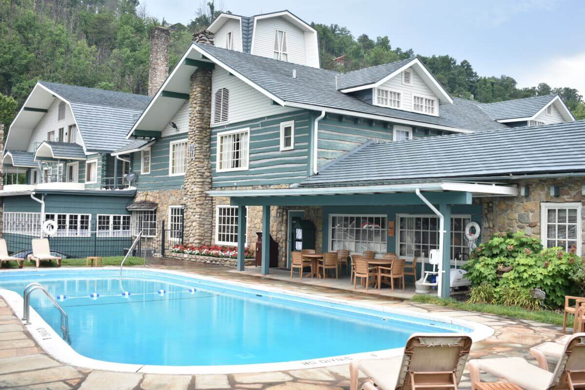 Outdoor pool at Historic Gatlinburg Inn in Gatlinburg, Tennessee