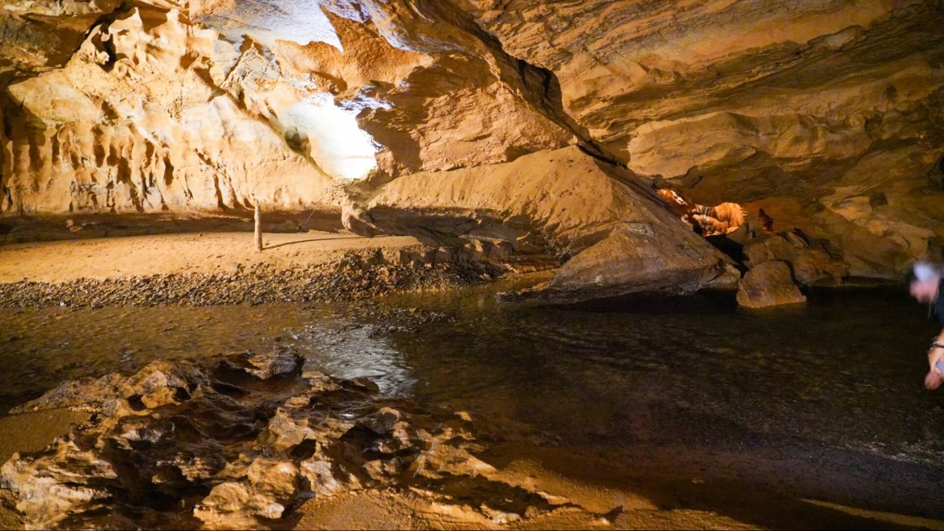 Hikeable Caverns & Caves Near Gatlinburg, TN